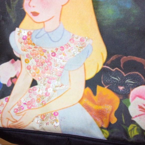 Disney Alice in Wonderland Vintage Shoulder Bag 🦋🤍 - Picture 7 of 12